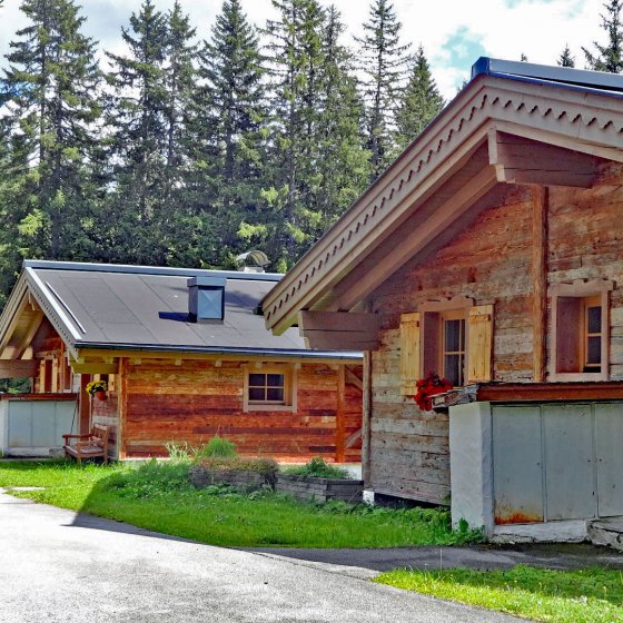 koenigsleiten chalet ferienwohungen sommer aussen 1920 1